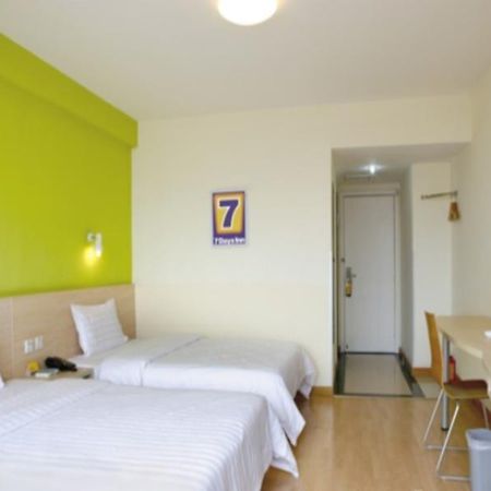 7 Days Inn Guangzhou Tianhe Yantang Metro Branch Sha-ho-hsü Eksteriør billede